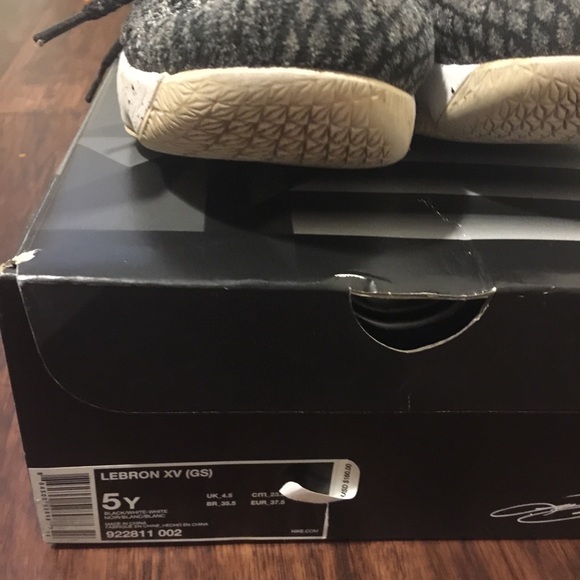 Nike lebron 15 Boys Sneakers Black & Taupe Size 5Y - Picture 8 of 8